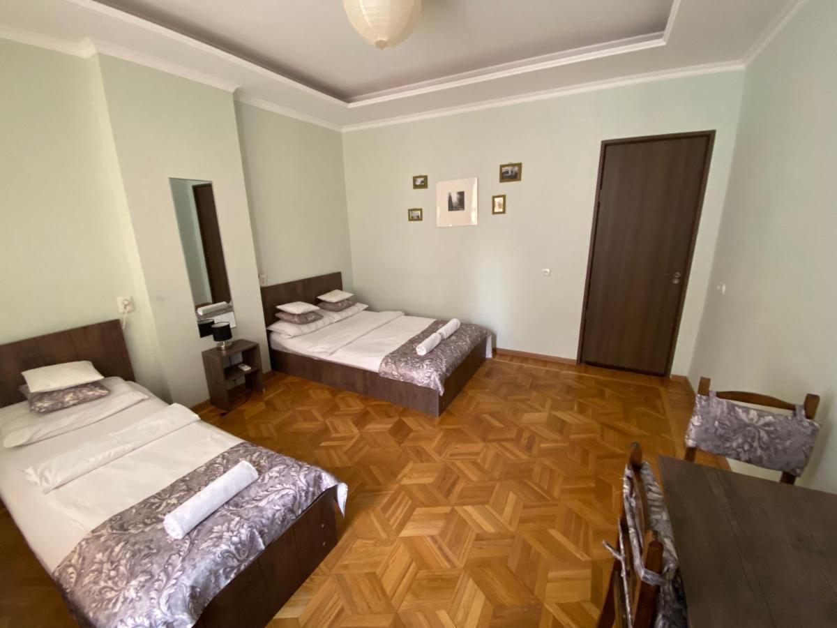 Гостевой дом Aloft House Кутаиси Экстерьер фото